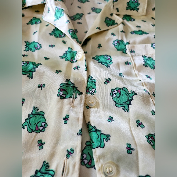 Adorable Kawaii Yellow Korean Frog Pajama Set with Shirt Pocket - Comfy - Picture 6 of 9